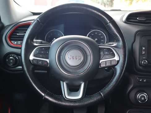 Used 2017 Jeep Renegade Trailhawk AWD/4WD image 18