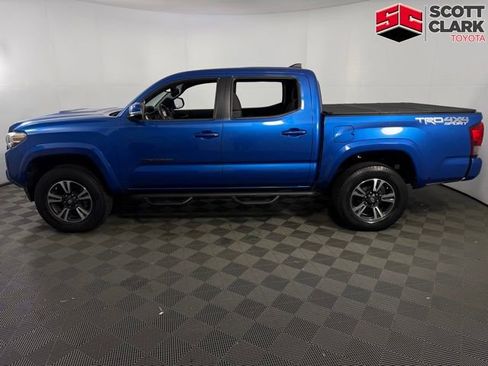 Used 2016 Toyota Tacoma TRD Sport image 3