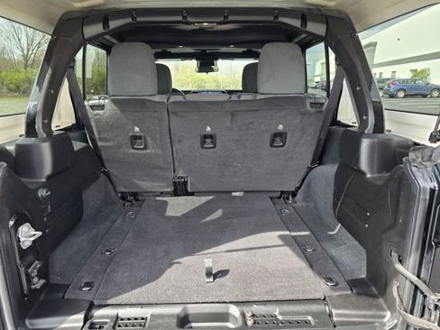 Used 2025 Jeep Wrangler Unlimited Rubicon image 36