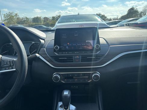 Used 2025 Nissan Altima 2.5 SV image 18