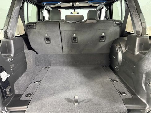 Certified 2023 Jeep Wrangler Unlimited image 32