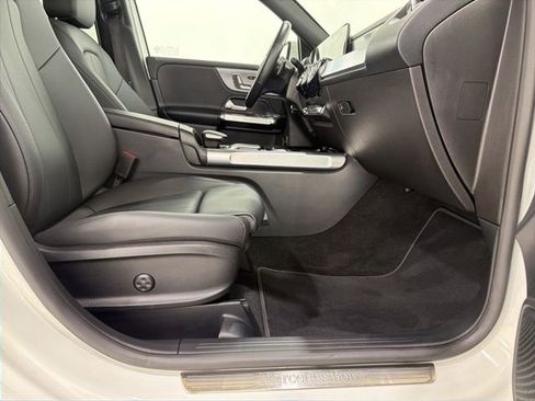 Used 2021 Mercedes-Benz GLB 250 4MATIC image 20