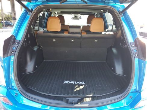 Used 2017 Toyota RAV4 SE image 11