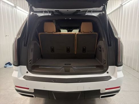 Certified 2026 Cadillac Escalade Luxury w/ LPO, Floor Liner Package RWD image 21