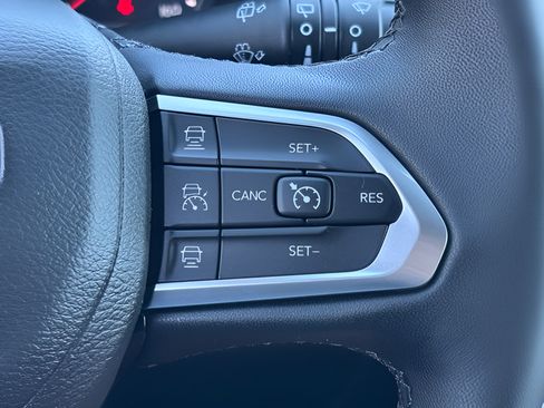 Used 2025 Jeep Compass Limited AWD/4WD image 14