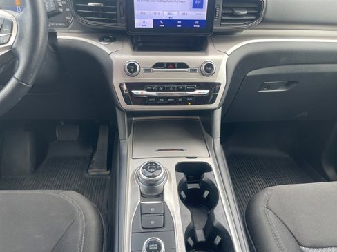 Used 2023 Ford Explorer XLT image 12