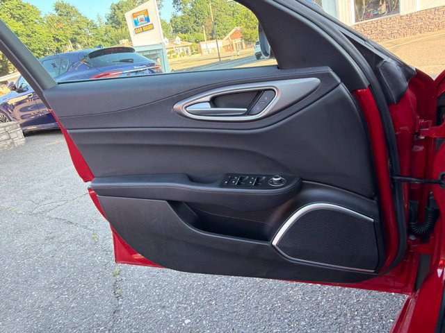 Used 2022 Alfa Romeo Giulia Veloce AWD/4WD image 25
