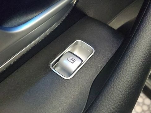 Used 2024 Mercedes-Benz GLE 350 4MATIC image 19