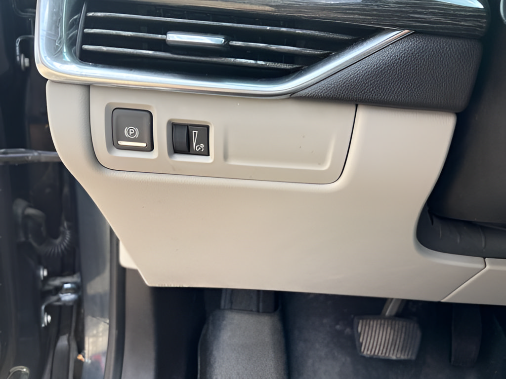 Used 2019 Cadillac XT4 Premium Luxury w/ Cold Weather Package FWD image 35