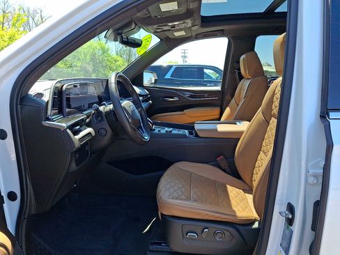 Used 2023 Cadillac Escalade Premium Luxury AWD/4WD image 15
