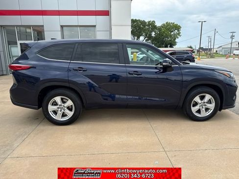 Used 2023 Toyota Highlander L FWD image 7