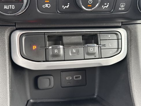 Used 2023 GMC Acadia SLE w/ Driver Convenience Package image 25