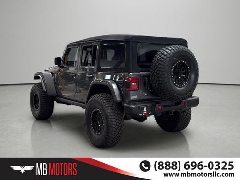 Used 2018 Jeep Wrangler Unlimited Rubicon w/ Dual Top Group AWD/4WD image 3