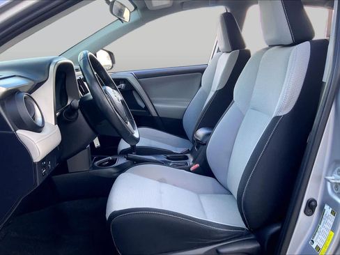 Used 2016 Toyota RAV4 XLE FWD image 8