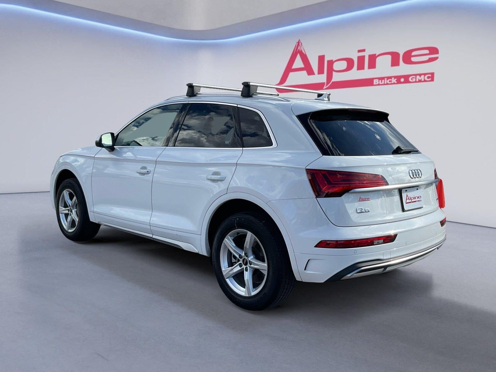 Used 2023 Audi Q5 2.0T Premium w/ Convenience Package AWD/4WD image 3