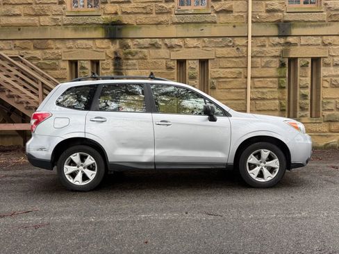 Used 2015 Subaru Forester 2.5i w/ Alloy Wheel Package image 3