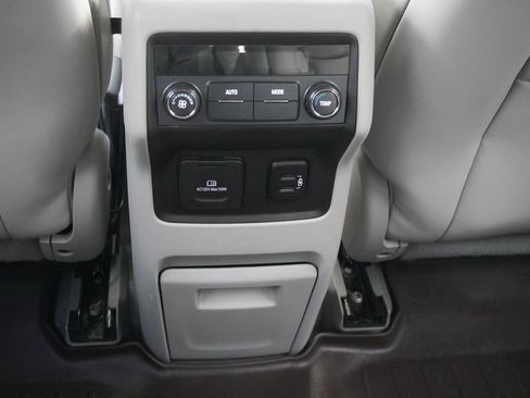 Used 2017 GMC Acadia SLT image 26