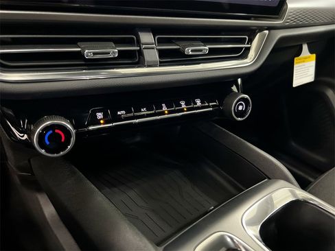 New 2026 Chevrolet Equinox EV LT image 16