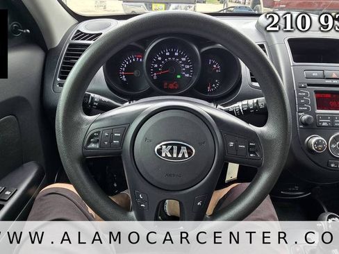 Used 2013 Kia Soul FWD image 31