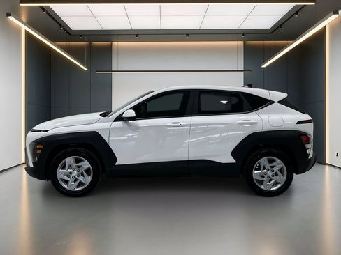 Certified 2025 Hyundai Kona SE FWD image 2