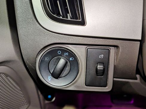 Used 2010 Ford Focus SEL image 38