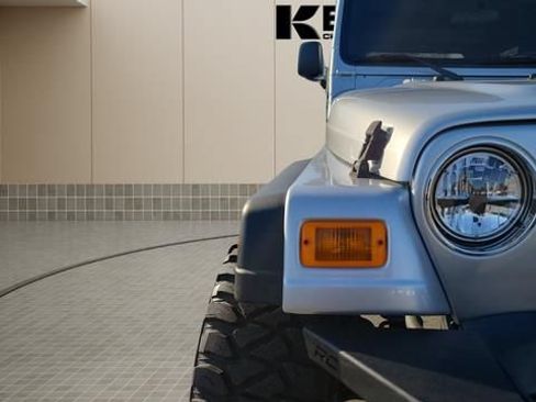 Used 2004 Jeep Wrangler 4WD image 11