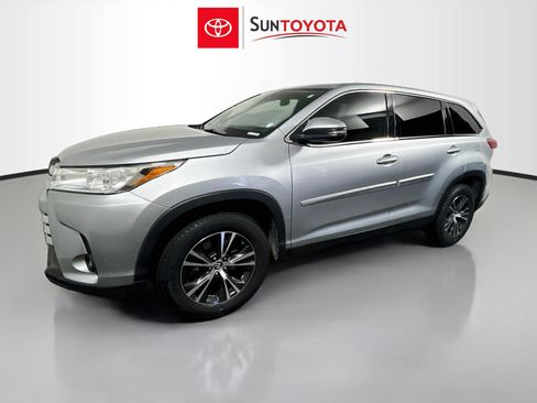 Used 2019 Toyota Highlander Plus FWD image 9