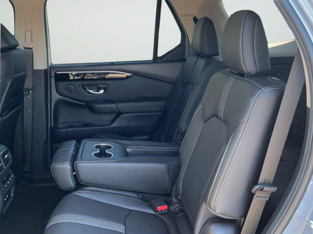 Used 2025 Honda Pilot Touring image 21