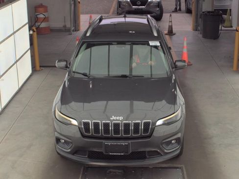 Used 2019 Jeep Cherokee Latitude Plus w/ Cold Weather Group AWD/4WD image 2