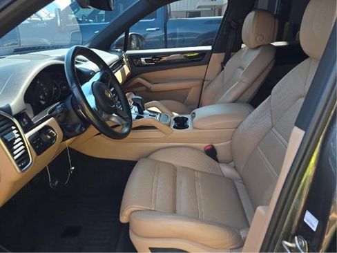 Used 2020 Porsche Cayenne AWD/4WD image 4