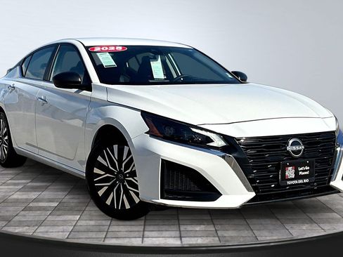 Used 2025 Nissan Altima 2.5 SV FWD image 4