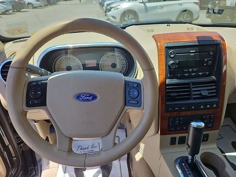 Used 2006 Ford Explorer Eddie Bauer image 16