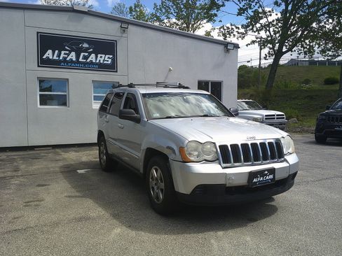 Used 2010 Jeep Grand Cherokee Laredo AWD/4WD image 3
