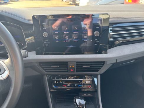 Used 2025 Volkswagen Jetta SE image 17