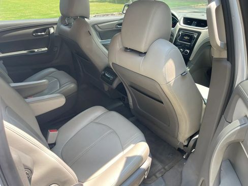 Used 2017 Chevrolet Traverse LT FWD image 13