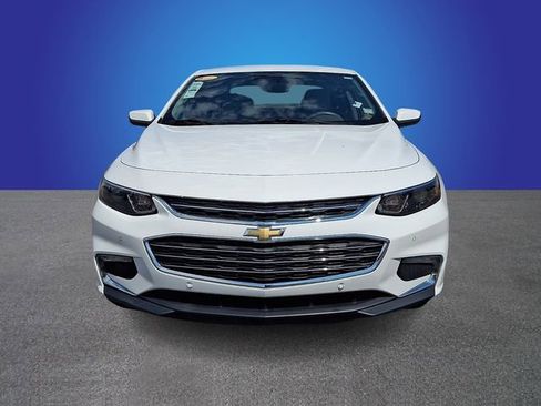 Used 2017 Chevrolet Malibu LT w/ Leather Package image 2