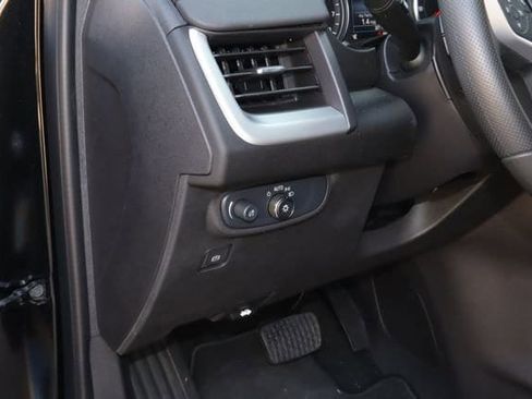 Used 2024 GMC Terrain SLE w/ Driver Convenience Package FWD image 21