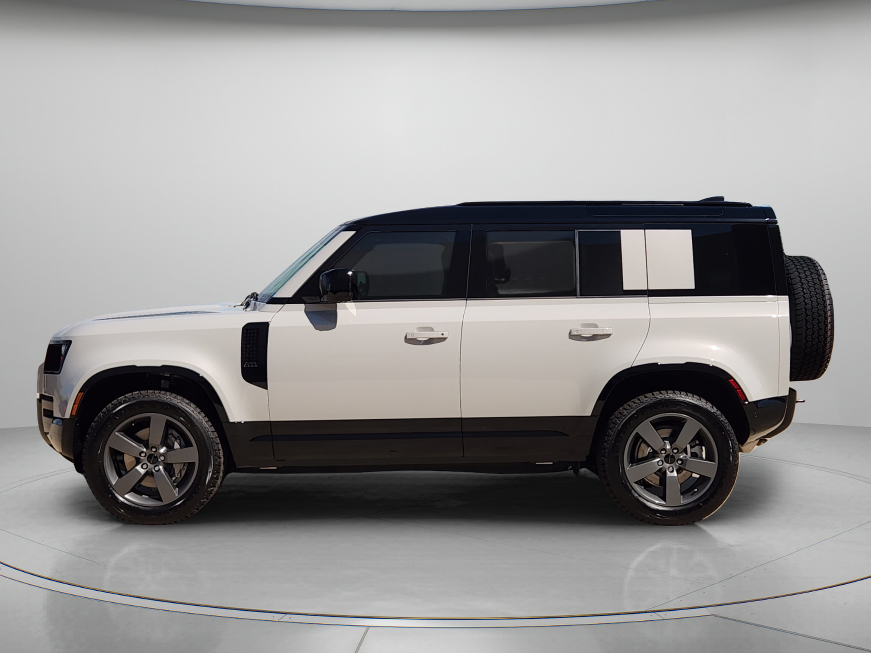 New 2026 Land Rover Defender 110 X-Dynamic SE AWD/4WD image 2