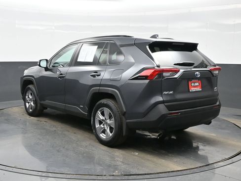 Used 2022 Toyota RAV4 XLE w/ Convenience Package image 4