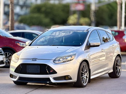 Used 2014 Ford Focus ST w/ Equipment Group 202A FWD image 4