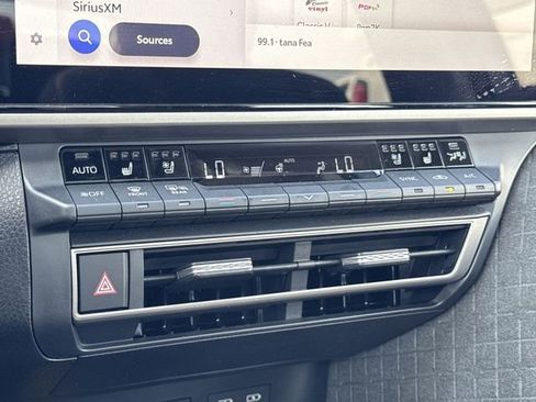 Used 2025 Toyota Camry XLE w/ Premium Plus Package FWD image 20