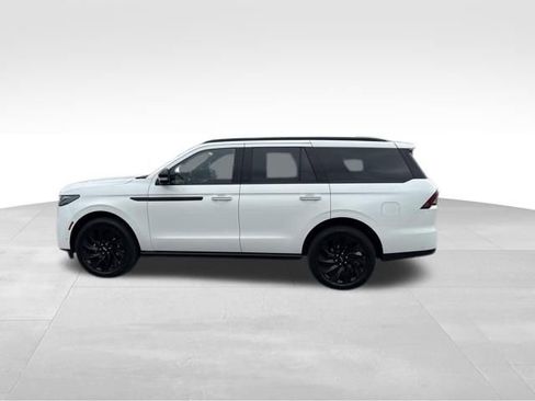 Used 2025 Lincoln Navigator Reserve w/ Jet Appearance Package image 3