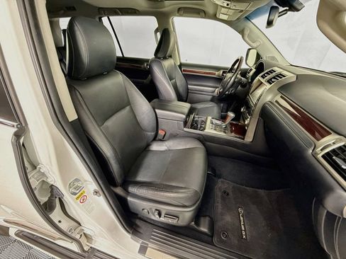 Used 2018 Lexus GX 460 Premium w/ Premium Package AWD/4WD image 29