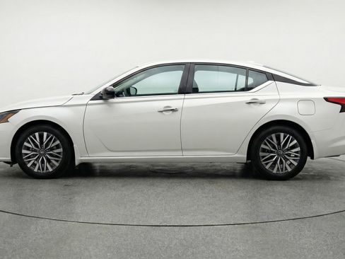 Used 2025 Nissan Altima 2.5 SV image 5