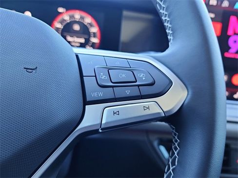 New 2025 Volkswagen Tiguan SE image 22