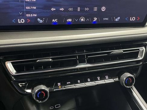 Used 2024 Chevrolet Traverse LT image 32