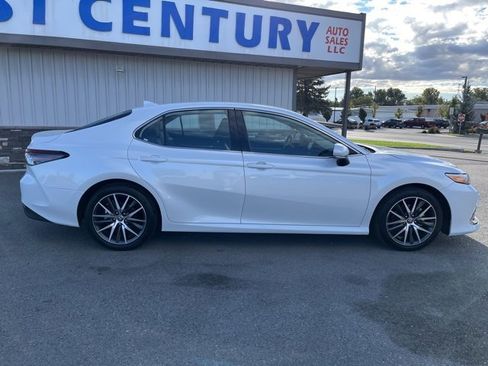 Used 2024 Toyota Camry XLE w/ Cold Weather Package image 17