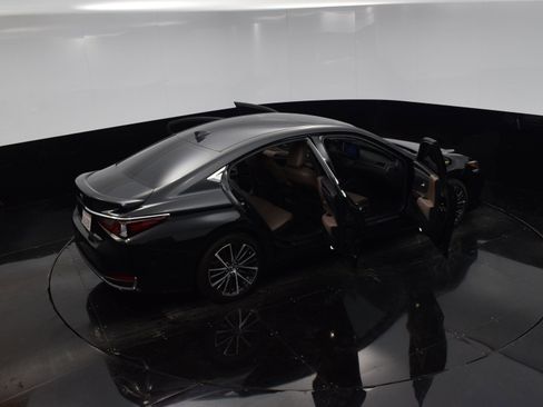 Used 2024 Lexus ES 300h w/ Premium Package image 39