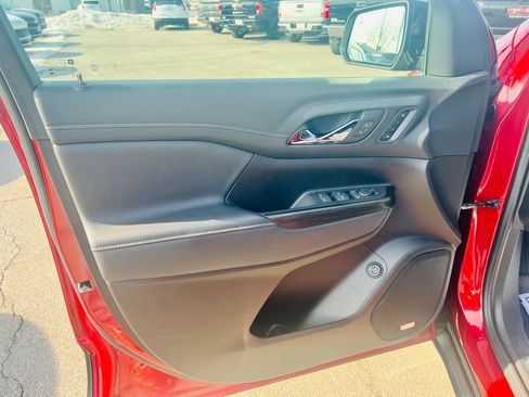 Used 2023 GMC Acadia SLT w/ Elevation Edition image 47