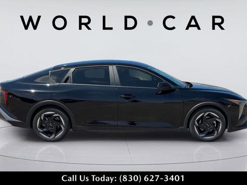 Used 2025 Kia K4 EX image 2